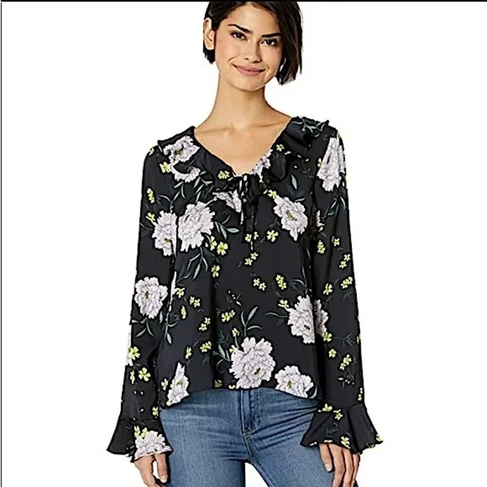 Cupcakes & Cashmere Amethyst Satin Floral Bell Sleeve Ruffle Tie Neck Blouse - S